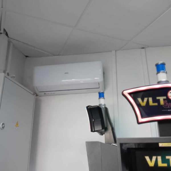 Instalare aer condiționat interior Sibiu - unitate montată într-un colț