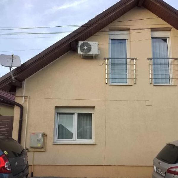 Instalare aer condiționat exterior Sibiu - unitate montată pe peretele exterior