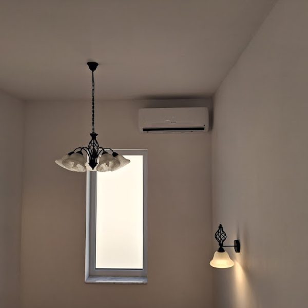 Montaj aer condiționat interior Sibiu - unitate montată într-o cameră